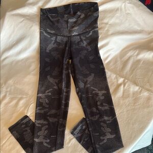 Niyama sol Black Camouflage Leggings